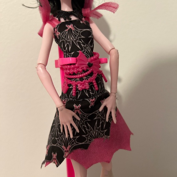 Monster High Doll Draculaura (G1) Fright, Camera, Action!: Black Carpet - Picture 2 of 6